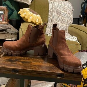 Soda brown suede booties